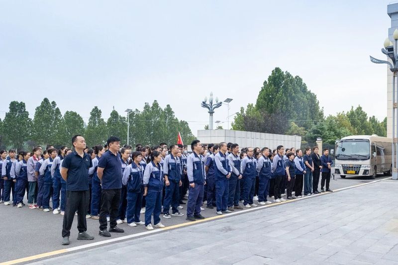 卓一牧業(yè)舉行國慶升旗儀式，共祝祖國繁榮昌盛！